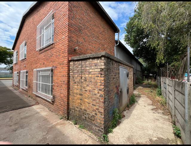 1,100M² WAREHOUSE FOR SALE IN NEW ERA